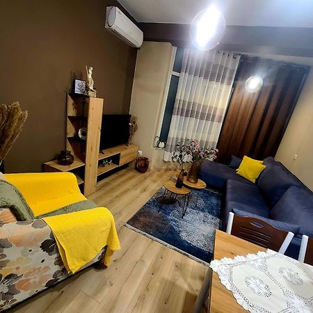 My Guest Base Apartment Tiranë Ngoại thất bức ảnh