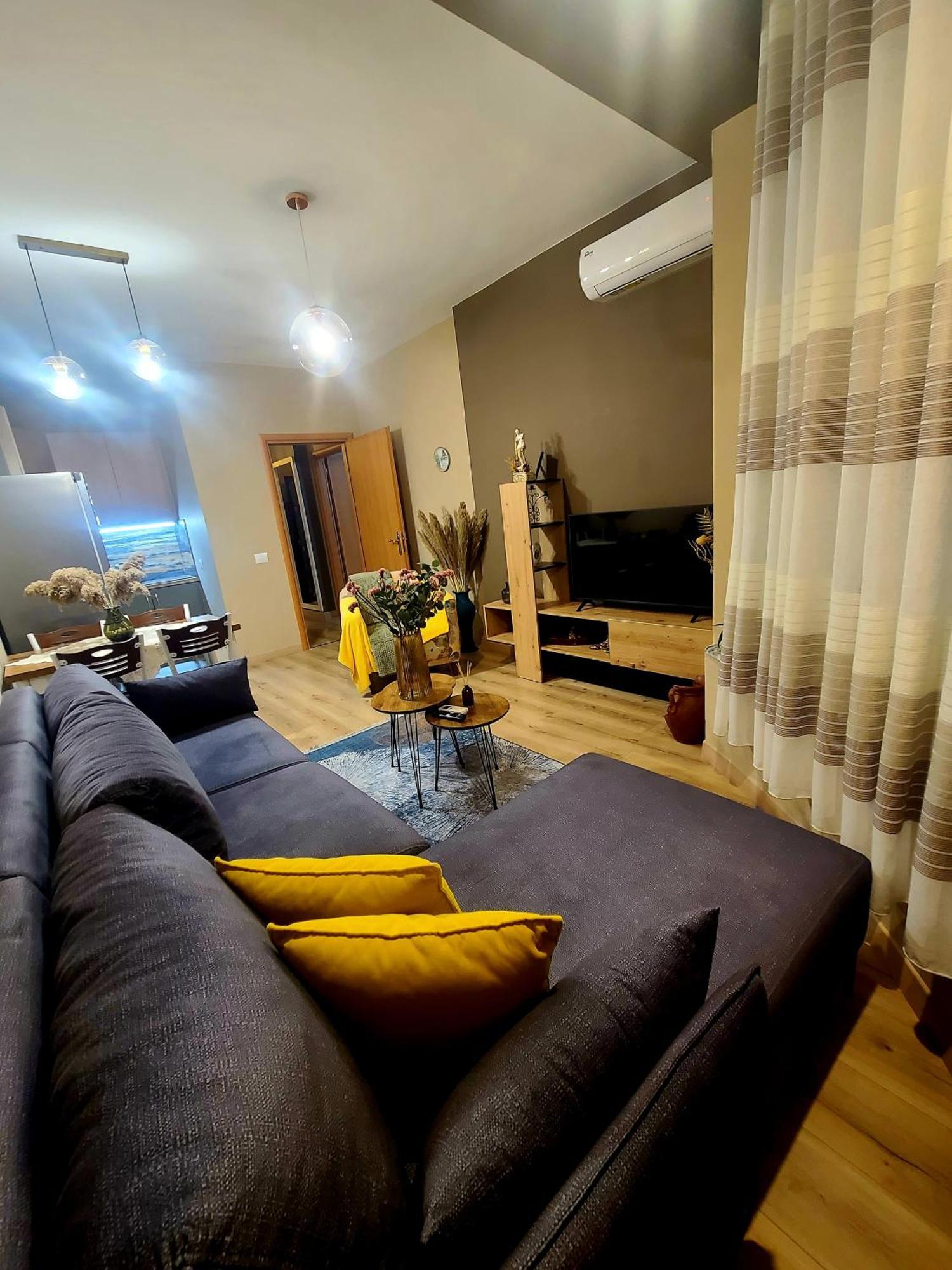 My Guest Base Apartment Tiranë Ngoại thất bức ảnh